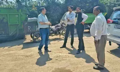 Ludhiana: संयुक्त आयुक्तों ने स्टेटिक कॉम्पैक्टर्स के कामकाज का निरीक्षण किया Ludhiana: संयुक्त आयुक्तों ने स्टेटिक कॉम्पैक्टर्स के कामकाज का निरीक्षण किया