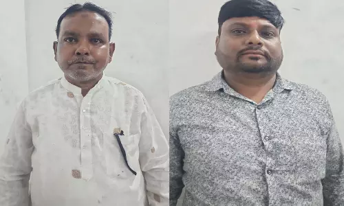 रायपुर में सट्टा खिलाते दो आरोपी गिरफ्तार, 18,500 रुपये नगद जब्त रायपुर में सट्टा खिलाते दो आरोपी गिरफ्तार, 18,500 रुपये नगद जब्त