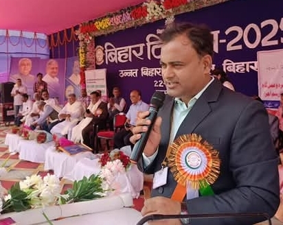 मोहब्बतें पैगाम बढ़ाने की दूसरी भाषा है उर्दू : DM