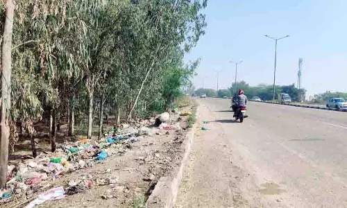 Amritsar बाईपास रोड पर कूड़ा फेंकने से स्वास्थ्य को खतरा Amritsar बाईपास रोड पर कूड़ा फेंकने से स्वास्थ्य को खतरा