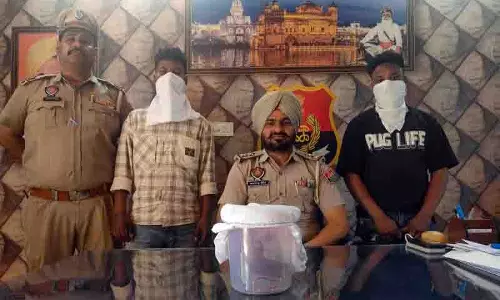 Amritsar: अवैध पिस्तौल और पांच गोलियों के साथ दो लोग गिरफ्तार Amritsar: अवैध पिस्तौल और पांच गोलियों के साथ दो लोग गिरफ्तार