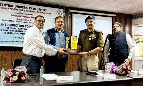 DIG ट्रैफिक ने छात्रों को नए आपराधिक कानूनों और सड़क सुरक्षा के बारे में जानकारी दी DIG ट्रैफिक ने छात्रों को नए आपराधिक कानूनों और सड़क सुरक्षा के बारे में जानकारी दी