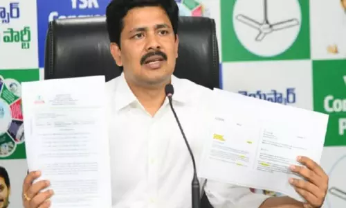 YSRCP ने संसद में शराब घोटाले पर गठबंधन सरकार के झूठ की निंदा की YSRCP ने संसद में शराब घोटाले पर गठबंधन सरकार के झूठ की निंदा की
