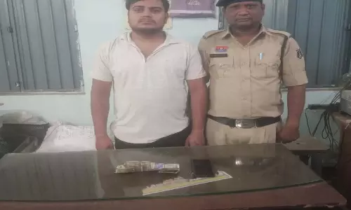 Raipur Breaking: ऑनलाइन सट्टे पर तेलीबांधा टीआई की त्वरित कार्रवाई, आरोपी गिरफ्तार Raipur Breaking: ऑनलाइन सट्टे पर तेलीबांधा टीआई की त्वरित कार्रवाई, आरोपी गिरफ्तार