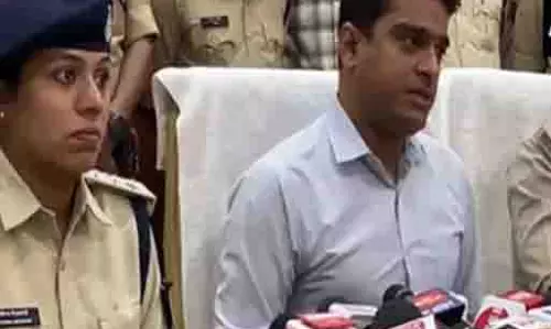 एमपी के इंदौर में अवैध गैस रिफिलिंग सेंटर पर LPG सिलेंडर फटने से दो लोग घायल एमपी के इंदौर में अवैध गैस रिफिलिंग सेंटर पर LPG सिलेंडर फटने से दो लोग घायल