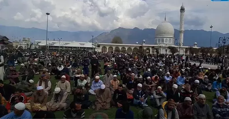 अधिकारियों ने शब-ए-कद्र और जुमा-उल-विदा के लिए यातायात सलाह जारी की अधिकारियों ने शब-ए-कद्र और जुमा-उल-विदा के लिए यातायात सलाह जारी की
