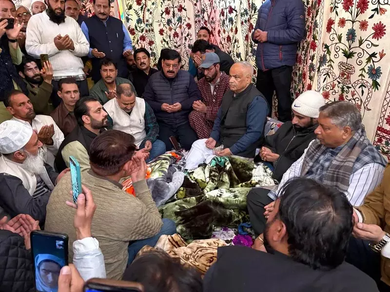 फ़कीर खान की मौत जम्मू-कश्मीर और भाजपा दोनों के लिए बड़ी क्षति: Sat Sharma फ़कीर खान की मौत जम्मू-कश्मीर और भाजपा दोनों के लिए बड़ी क्षति: Sat Sharma