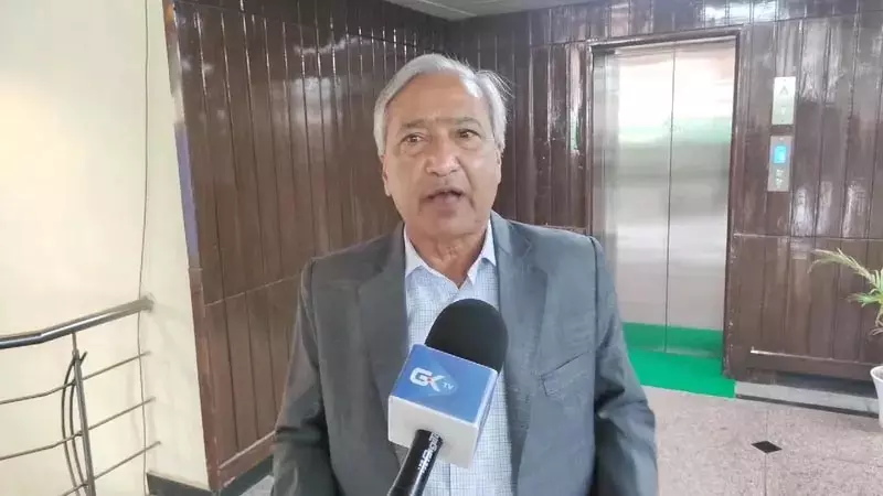 तारिगामी ने जम्मू-कश्मीर विधानसभा में प्रवासियों को समान सहायता देने का आह्वान किया तारिगामी ने जम्मू-कश्मीर विधानसभा में प्रवासियों को समान सहायता देने का आह्वान किया