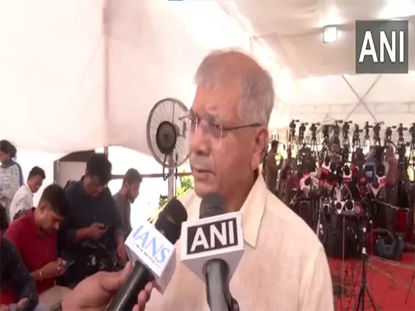 अदालत फैसला लेगी: दिशा सालियान मामले पर वंचित बहुजन अघाड़ी के Prakash Ambedkar अदालत फैसला लेगी: दिशा सालियान मामले पर वंचित बहुजन अघाड़ी के Prakash Ambedkar