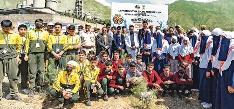 खैबर सीमेंट ने अंतर्राष्ट्रीय वन दिवस पर हरित भविष्य का समर्थन किया खैबर सीमेंट ने अंतर्राष्ट्रीय वन दिवस पर हरित भविष्य का समर्थन किया