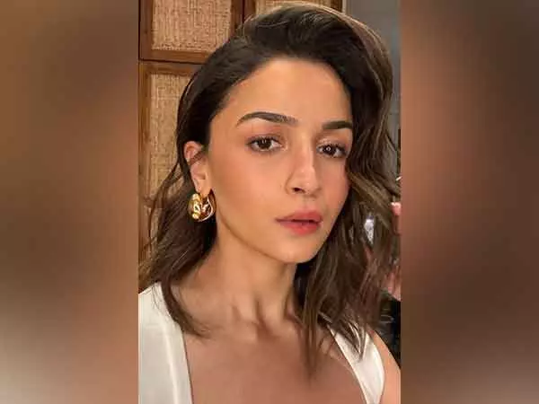 Alia Bhatt की मार्च फोटो डंप लव एंड वॉर और बहनचारे के बारे में है Alia Bhatt की मार्च फोटो डंप लव एंड वॉर और बहनचारे के बारे में है