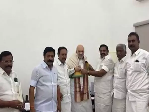 AIADMK नेता पलानीस्वामी ने गृह मंत्री अमित शाह से मुलाकात की AIADMK नेता पलानीस्वामी ने गृह मंत्री अमित शाह से मुलाकात की
