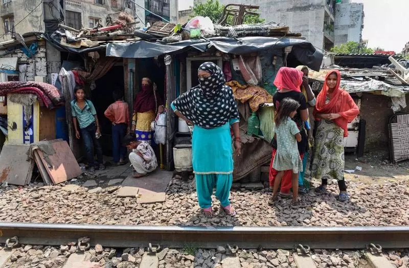 झुग्गी-झोपड़ियों और जे.जे. कॉलोनियों के विकास के लिए 696 करोड़ रुपये झुग्गी-झोपड़ियों और जे.जे. कॉलोनियों के विकास के लिए 696 करोड़ रुपये