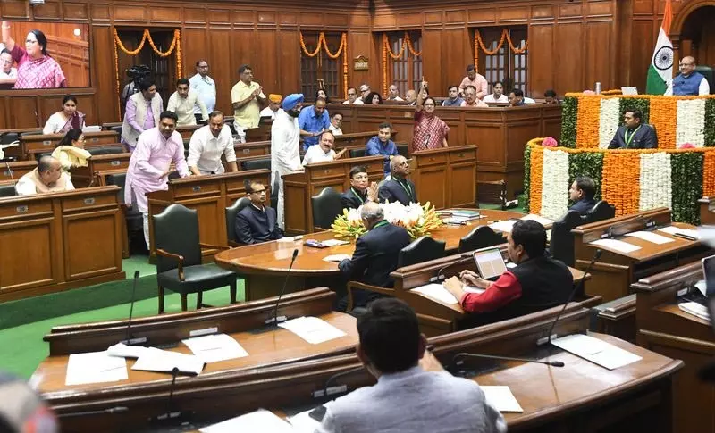 Delhi: बजट पर दिल्लीवासियों की मिली-जुली प्रतिक्रियाएं Delhi: बजट पर दिल्लीवासियों की मिली-जुली प्रतिक्रियाएं