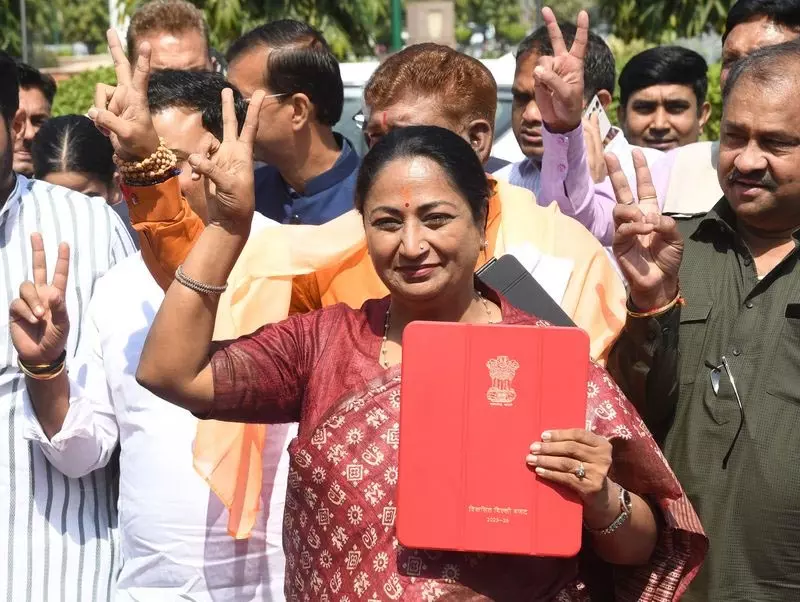 Delhi Budget: सामाजिक क्षेत्र में चुनावी वादों के लिए विशेष आवंटन Delhi Budget: सामाजिक क्षेत्र में चुनावी वादों के लिए विशेष आवंटन