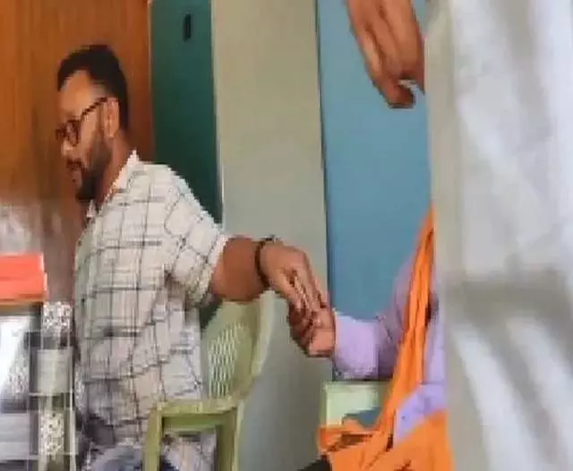 मोटी रकम वसूल रहा पटवारी, रिश्वतखोरी से किसान त्रस्त मोटी रकम वसूल रहा पटवारी, रिश्वतखोरी से किसान त्रस्त