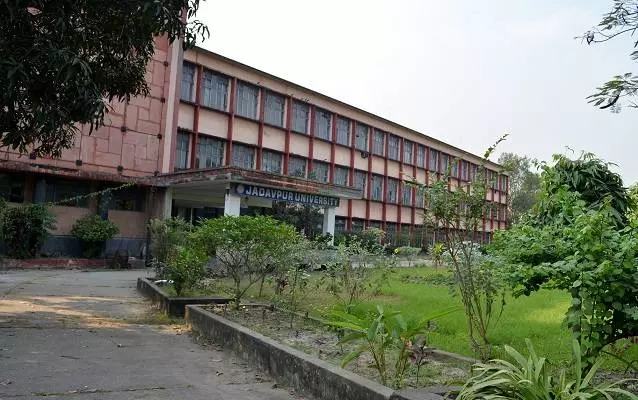 Kolkata: जादवपुर विश्वविद्यालय शिक्षक संघ ने राज्यपाल को पत्र लिख स्थायी कुलपति नियुक्त करने की मांग की Kolkata: जादवपुर विश्वविद्यालय शिक्षक संघ ने राज्यपाल को पत्र लिख स्थायी कुलपति नियुक्त करने की मांग की