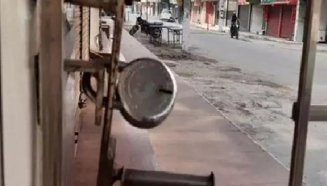 Odisha: नाबालिग लड़की के बलात्कार और हत्या के विरोध में सामान्य जनजीवन प्रभावित Odisha: नाबालिग लड़की के बलात्कार और हत्या के विरोध में सामान्य जनजीवन प्रभावित