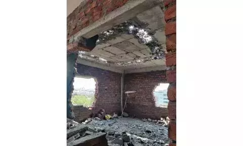 GHMC ने अनधिकृत मंजिलों के निर्माण को ध्वस्त कर दिया GHMC ने अनधिकृत मंजिलों के निर्माण को ध्वस्त कर दिया