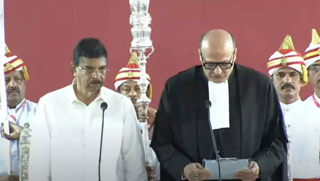 हरीश टंडन ने उड़ीसा उच्च न्यायालय के मुख्य न्यायाधीश के रूप में शपथ ली हरीश टंडन ने उड़ीसा उच्च न्यायालय के मुख्य न्यायाधीश के रूप में शपथ ली