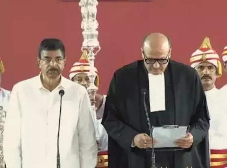न्यायमूर्ति हरीश टंडन ने उड़ीसा उच्च न्यायालय के मुख्य न्यायाधीश के रूप में शपथ ली न्यायमूर्ति हरीश टंडन ने उड़ीसा उच्च न्यायालय के मुख्य न्यायाधीश के रूप में शपथ ली