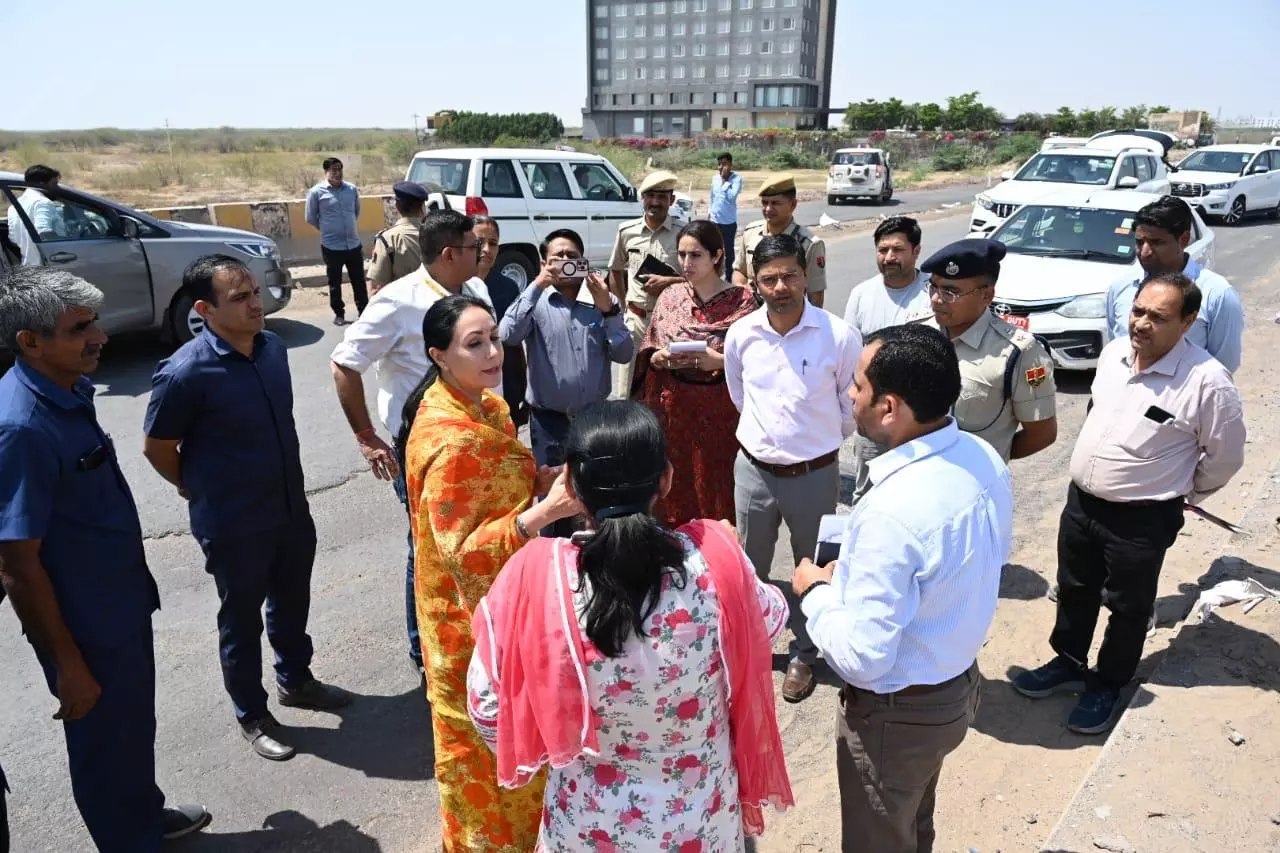 Jodhpur: डिप्टी सीएम दीया कुमारी ने एनएचएआई के इंजीनियरों को लगाई फटकार Jodhpur: डिप्टी सीएम दीया कुमारी ने एनएचएआई के इंजीनियरों को लगाई फटकार