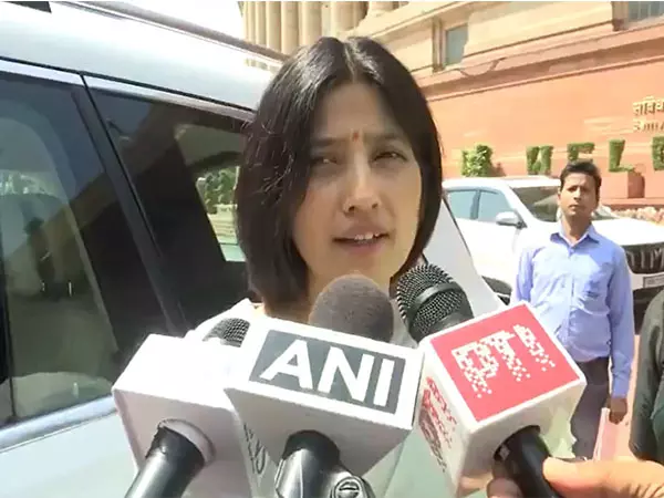 पुरानी कब्र खोदना भाजपा की नीति है: अखिलेश पर CM Yogi की टिप्पणी पर सपा नेता डिंपल यादव पुरानी कब्र खोदना भाजपा की नीति है: अखिलेश पर CM Yogi की टिप्पणी पर सपा नेता डिंपल यादव