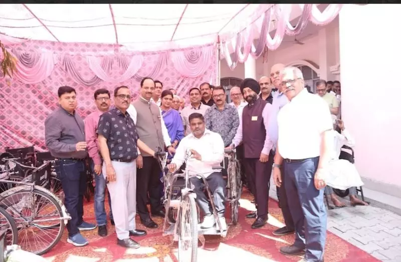 Haryana : रोटरी क्लब ने दान से 150 लोगों की मदद की Haryana : रोटरी क्लब ने दान से 150 लोगों की मदद की