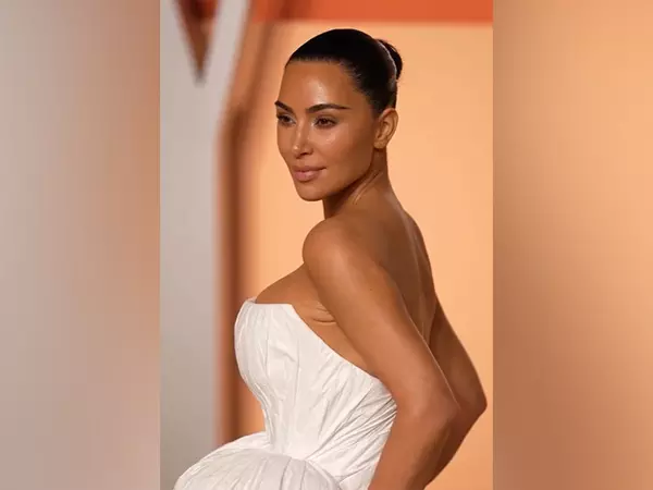 Kim Kardashian के पेरिस डकैती मामले की सुनवाई शुरू Kim Kardashian के पेरिस डकैती मामले की सुनवाई शुरू