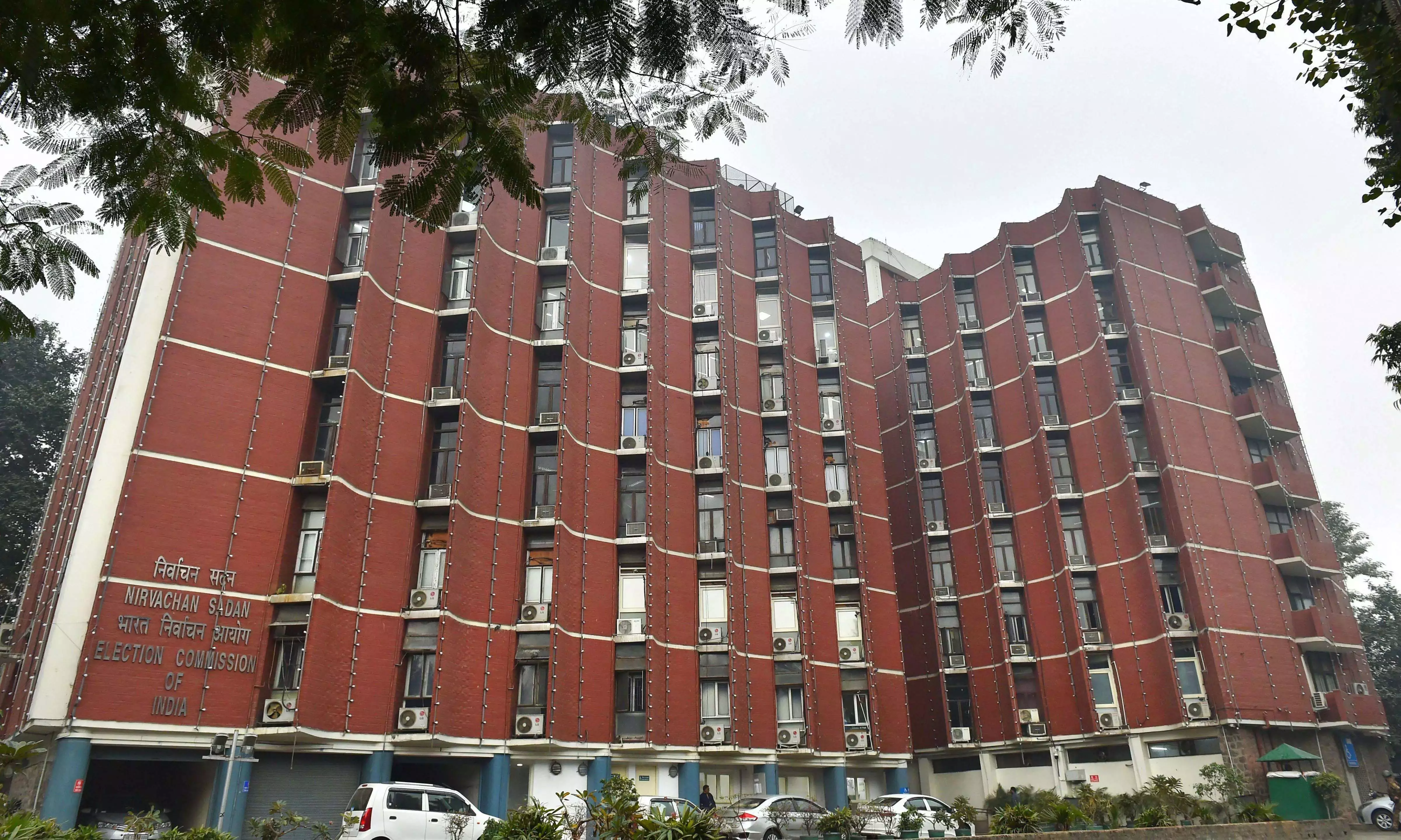 ECI ने इफ्तार पर सरकार को नोटिस भेजा ECI ने इफ्तार पर सरकार को नोटिस भेजा