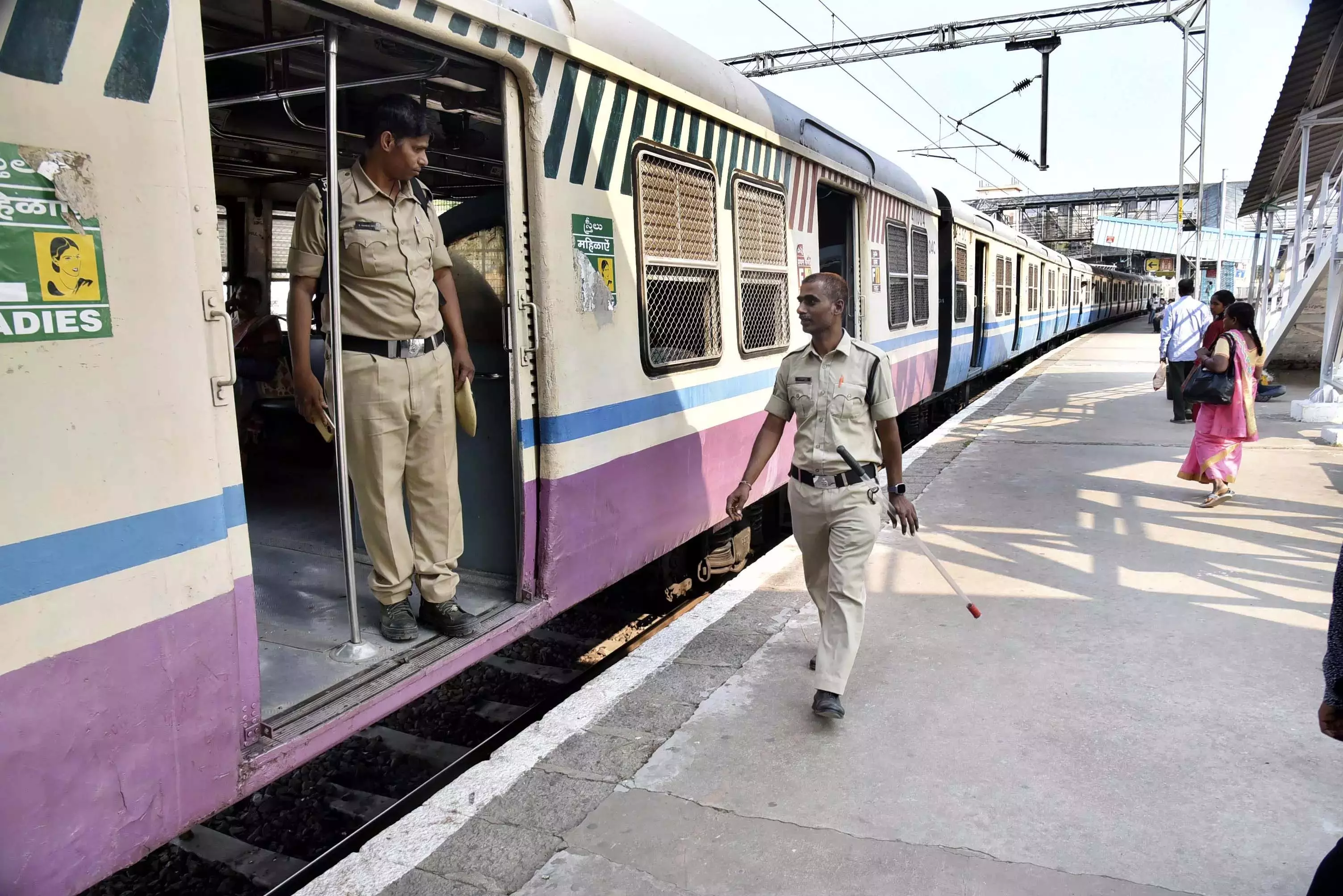 SCR ट्रेनों और रेलवे स्टेशनों पर सुरक्षा बढ़ाएगा SCR ट्रेनों और रेलवे स्टेशनों पर सुरक्षा बढ़ाएगा