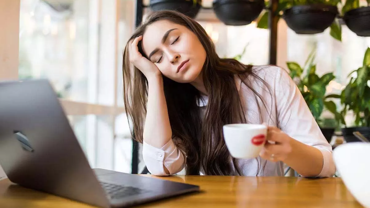 Lifestyle : लंच के बाद आती है तेज नींद? बचने के आसान उपाय जानें Lifestyle : लंच के बाद आती है तेज नींद? बचने के आसान उपाय जानें