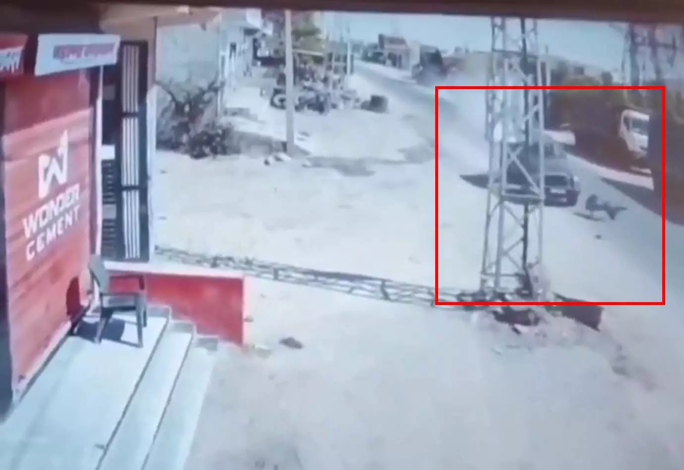 BREAKING: तेज़ रफ्तार थार की टक्कर से छात्रा गंभीर, CCTV में कैद हुई घटना BREAKING: तेज़ रफ्तार थार की टक्कर से छात्रा गंभीर, CCTV में कैद हुई घटना