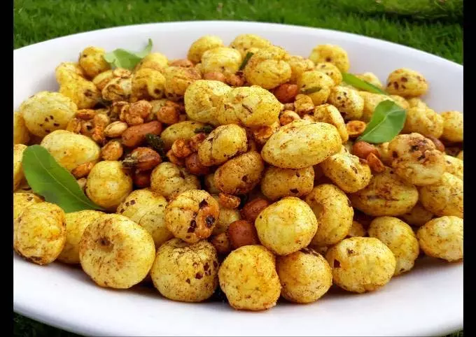 Makhana Namkeen Recipe : व्रत में एनर्जी से भरपूर मखाना नमकीन, बनाएं आसानी से Makhana Namkeen Recipe : व्रत में एनर्जी से भरपूर मखाना नमकीन, बनाएं आसानी से