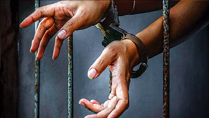 Haridwar: पुलिस ने स्मैक की तस्करी करते हुए एक तस्कर को गिरफ्तार किया Haridwar: पुलिस ने स्मैक की तस्करी करते हुए एक तस्कर को गिरफ्तार किया