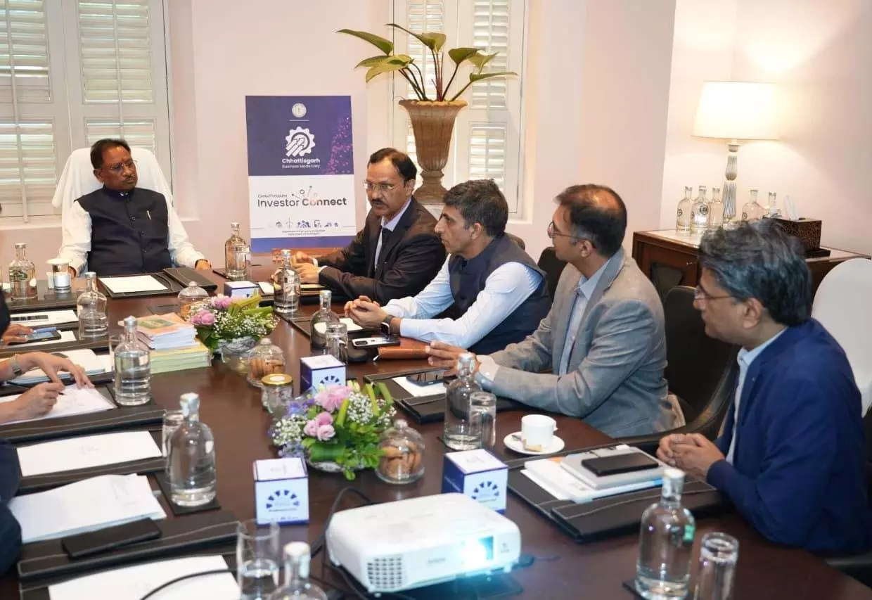 CM साय से मिले आईईएसए अध्यक्ष, इलेक्ट्रॉनिक्स और सेमीकंडक्टर क्षेत्र में निवेश को लेकर हुई चर्चा CM साय से मिले आईईएसए अध्यक्ष, इलेक्ट्रॉनिक्स और सेमीकंडक्टर क्षेत्र में निवेश को लेकर हुई चर्चा