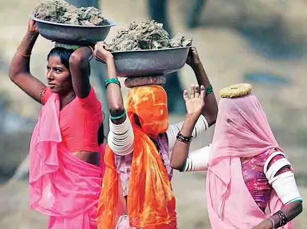 Himachal: 112 स्वयं सहायता समूह महिलाओं को 3 करोड़ रुपये का ऋण वितरित किया Himachal: 112 स्वयं सहायता समूह महिलाओं को 3 करोड़ रुपये का ऋण वितरित किया