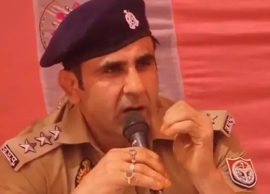 संभल CO अनुज चौधरी ने ली थाने में पीस कमेटी की मीटिंग संभल CO अनुज चौधरी ने ली थाने में पीस कमेटी की मीटिंग
