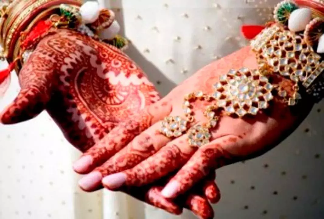 वैवाहिक धोखाधड़ी: आंध्र प्रदेश के व्यक्ति को ठगने के आरोप में ओडिशा की महिला और उसकी मां गिरफ्तार वैवाहिक धोखाधड़ी: आंध्र प्रदेश के व्यक्ति को ठगने के आरोप में ओडिशा की महिला और उसकी मां गिरफ्तार