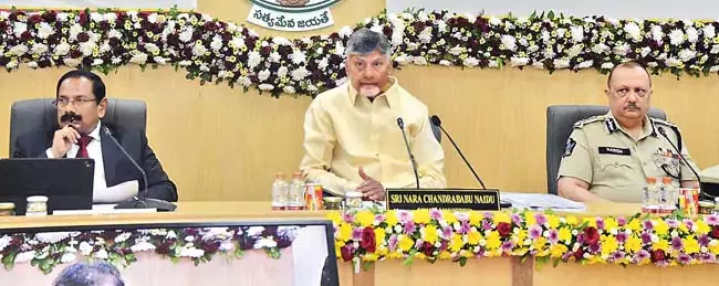 जिलों की प्रगति की जिम्मेदारी कलेक्टरों की है : CM Naidu जिलों की प्रगति की जिम्मेदारी कलेक्टरों की है : CM Naidu
