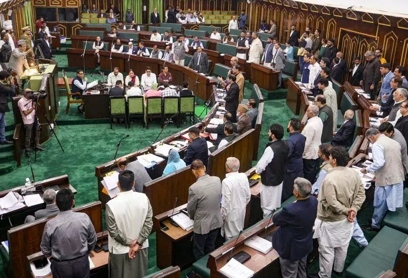 Jammu: विधानसभा ने समितियों के चुनाव के लिए प्रस्ताव पारित किया Jammu: विधानसभा ने समितियों के चुनाव के लिए प्रस्ताव पारित किया