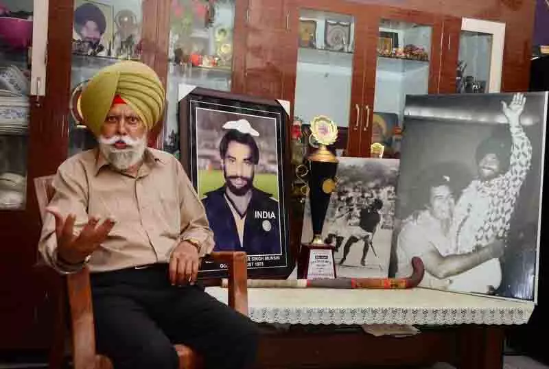 सरकार कल 1975 Hockey विश्व कप विजेताओं को सम्मानित करेगी सरकार कल 1975 Hockey विश्व कप विजेताओं को सम्मानित करेगी
