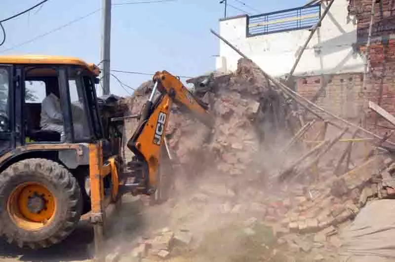 Amritsar में दो ड्रग तस्करों के घर ढहाए गए Amritsar में दो ड्रग तस्करों के घर ढहाए गए
