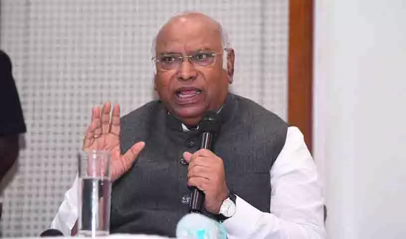 MLAs ने रेवंत मंत्रिमंडल में और सीटें मांगी, खड़गे को पत्र लिखा MLAs ने रेवंत मंत्रिमंडल में और सीटें मांगी, खड़गे को पत्र लिखा