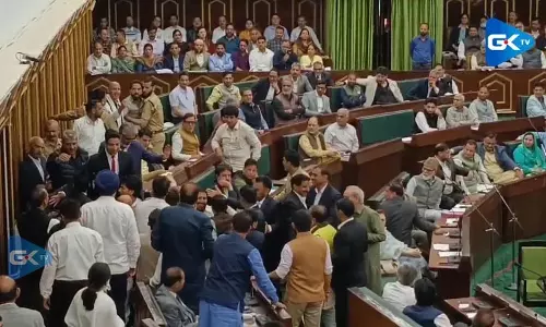 दैनिक वेतनभोगियों के नियमितीकरण को लेकर विधानसभा में हंगामा दैनिक वेतनभोगियों के नियमितीकरण को लेकर विधानसभा में हंगामा