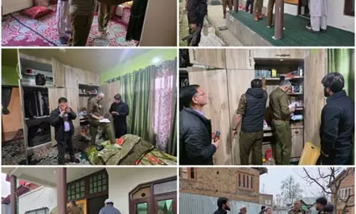 जम्मू-कश्मीर : पुलवामा में प्रतिबंधित संगठनों के खिलाफ पुलिस की छापेमारी जम्मू-कश्मीर : पुलवामा में प्रतिबंधित संगठनों के खिलाफ पुलिस की छापेमारी