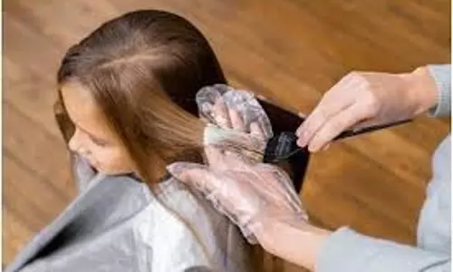 Hair Care: इस हरी पत्ती से बना हेयर मास्क बालों को जड़ों से करेगा मजबूत, जानें कैसे करें इस्तेमाल