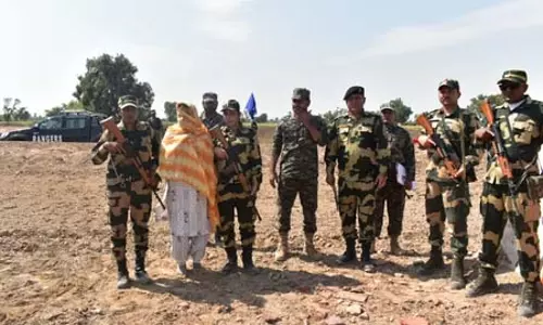 BSF ने पाकिस्तानी महिला वापस भेजा, 5 दिन तक सुरक्षा एजेंसियों ने की पूछताछ BSF ने पाकिस्तानी महिला वापस भेजा, 5 दिन तक सुरक्षा एजेंसियों ने की पूछताछ