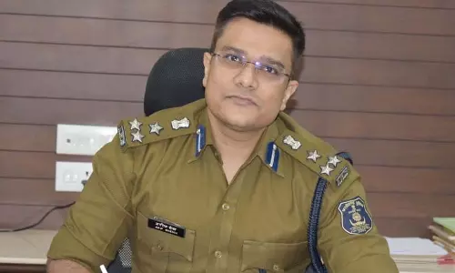 IPS आरिफ शेख और IPS अभिषेक पल्लव के यहां भी CBI की छापेमारी जारी IPS आरिफ शेख और IPS अभिषेक पल्लव के यहां भी CBI की छापेमारी जारी