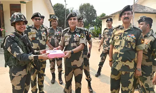 ADG BSF पूर्वी कमान रवि गांधी ने त्रिपुरा में बीओपी खंतलंग और पुष्पपरमपारा का दौरा किया ADG BSF पूर्वी कमान रवि गांधी ने त्रिपुरा में बीओपी खंतलंग और पुष्पपरमपारा का दौरा किया